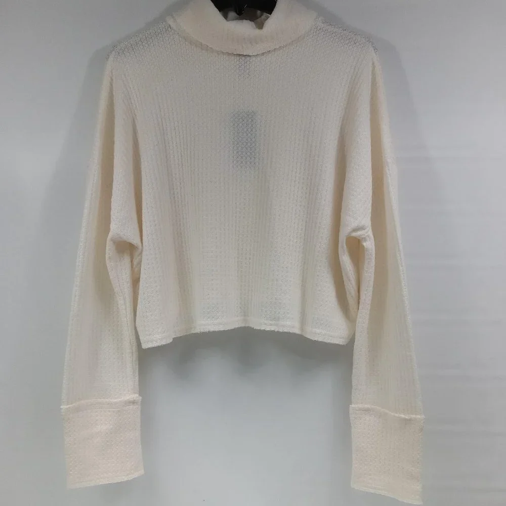Wild Fable Soft Cropped Bottom Turtleneck Sweater Size Large NWT - Picture 2 of 8